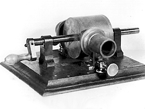 Одна из первых конструкций фонографа.